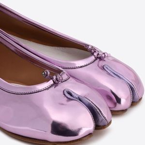 Metallic tabi pink flats